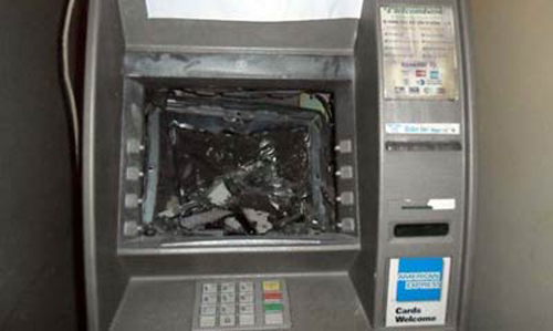 Pháp luật - Truy bắt nhóm người nước ngoài phá máy ATM, trộm tiền
