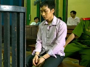 Pháp luật - Gã trai "si tình" tạt axit vào bạn gái vì bị từ chối yêu