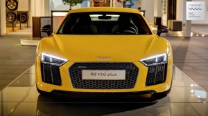 Ô tô - Xe máy - Audi R8 V10 Plus màu vàng nổi bần bật tại Đức