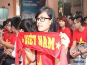 Video bóng đá hot - Fan nữ xinh “phát cuồng” vì U23 VN “mưa bàn thắng”