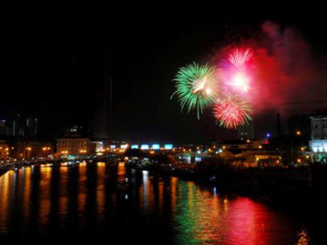 Tin tức trong ngày - Người Sài Gòn ngây ngất trong "bữa tiệc" pháo hoa