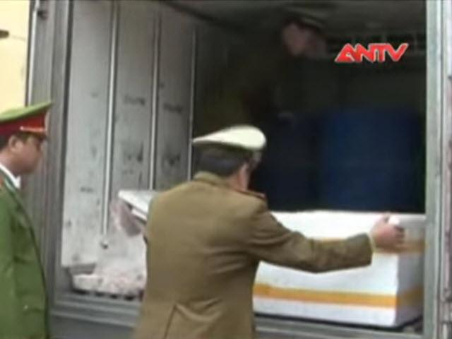 An ninh Kinh tế - Tiêu dùng - Gần 1 tấn nội tạng mốc xanh “phục kích” chờ lên mâm