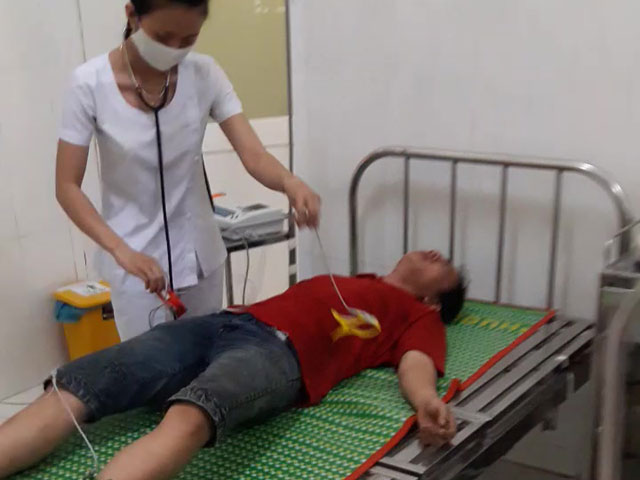 Tin tức Việt Nam - Vĩnh Long: Hơn 100 người ngất xỉu do hít phải khí "lạ"