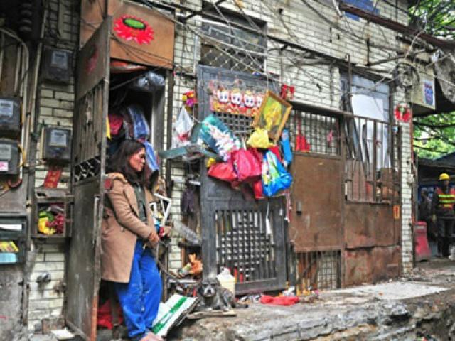 Bạn trẻ - Cuộc sống - Sốc vì chồng qua đời, vợ nhặt 1,5 tấn rác chất đầy nhà