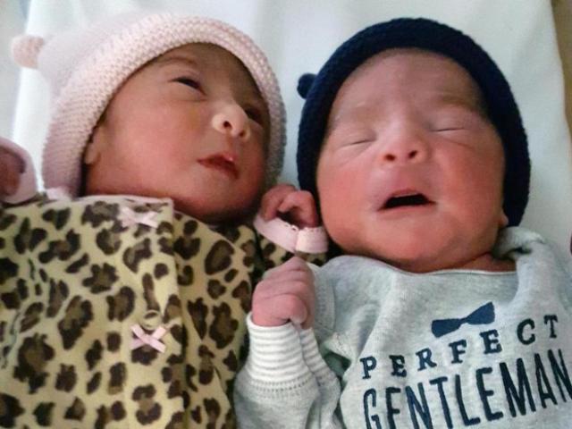 Thế giới - Hai em bé nổi tiếng vì sinh đôi trong hai năm