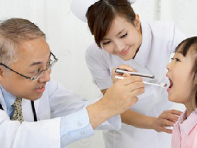 Giáo dục - du học - Nghề y cần nâng cao ngoại ngữ, tin học để đủ sức cạnh tranh trong AEC