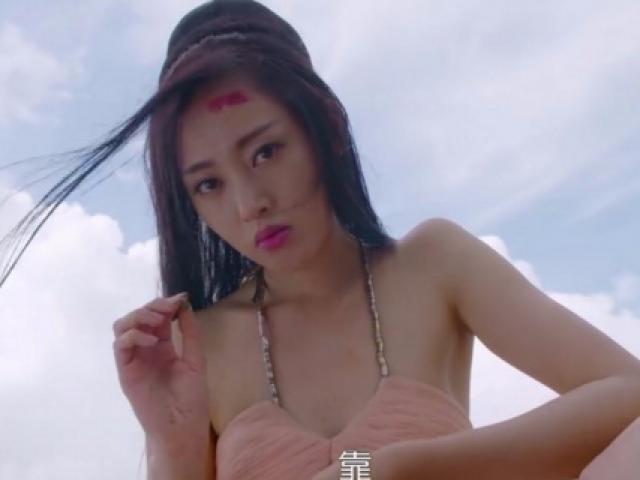 Bí quyết mặc đẹp - Phục trang 'dị và đắt' trong loạt phim 'sập mạng' xứ Hoa