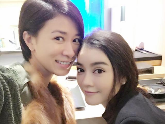 Ngôi sao điện ảnh - Lý Nhã Kỳ đón năm mới bên 'nữ hoàng giải trí' Hồng Kông