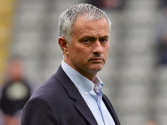 Vì sao các "ông lớn" đều ngoảnh mặt với HLV Mourinho?
