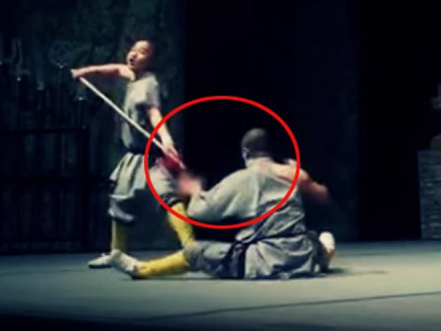 Thể thao - Võ sư Thiếu Lâm với màn đâm thương kề cổ
