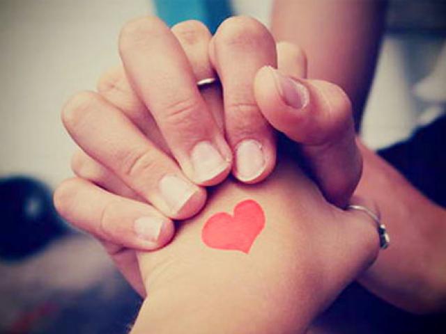 Thơ tình: Tay đen tay trắng