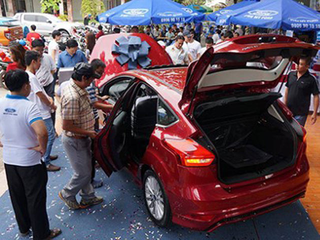 Tư vấn - Ô tô đồng loạt tăng giá sốc ngay đầu năm