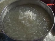 Thị trường - Tiêu dùng - Phát hiện 2 “lò” mứt Tết dùng hóa chất tẩy trắng