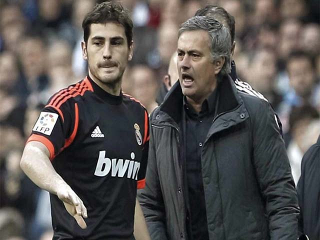 Rào cản Casillas khiến Mourinho còn thất nghiệp