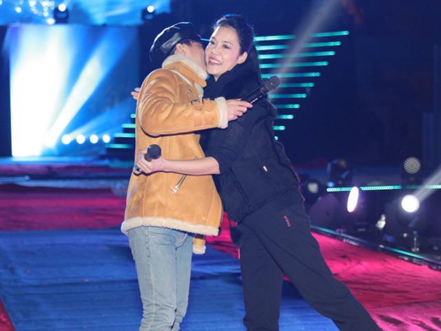 Ca nhạc - MTV - Sơn Tùng MTP ôm chặt Thu Phương ngày hội ngộ