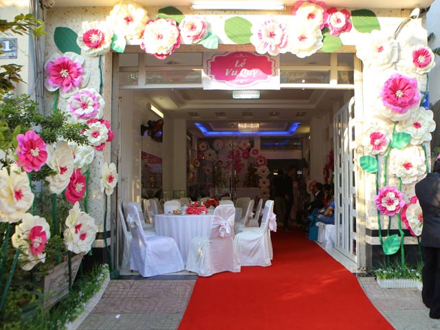 Đời sống Showbiz - Cận cảnh không gian tiệc cưới do Vân Trang thiết kế