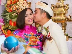 Đời sống Showbiz - Vân Trang được tặng quả cầu thủy tinh trong lễ rước dâu