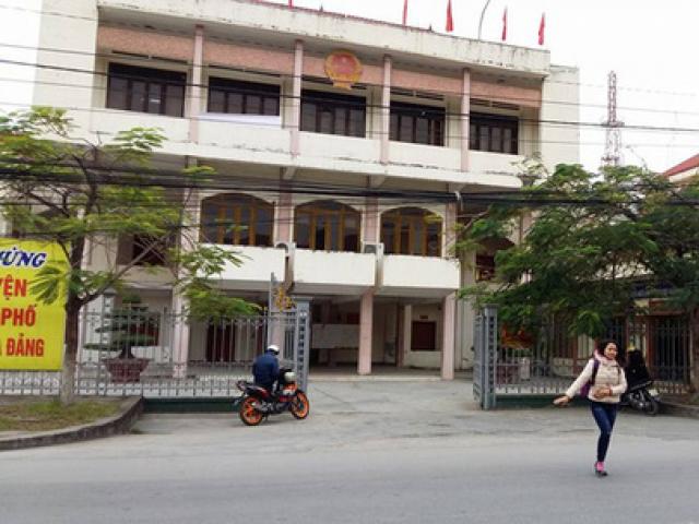 Tin tức trong ngày - Cả nhà làm quan theo... đúng quy trình (!)