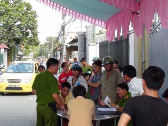 Pháp luật - Tài xế taxi lao xe vào đám giỗ, rút dao đâm người