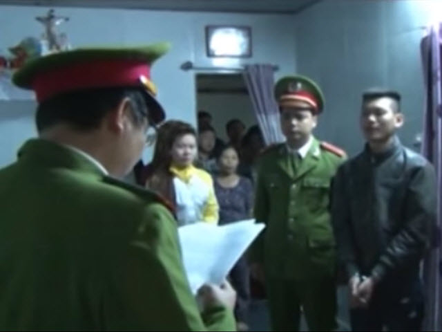 Pháp luật - Bảo vệ quán bar bị côn đồ đánh úp, đuổi chém