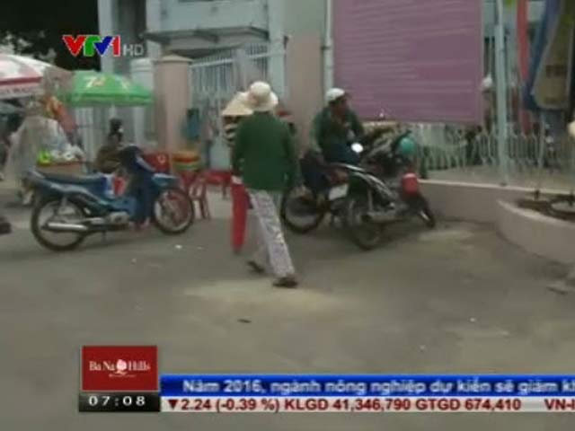 Thị trường - Tiêu dùng - Bản tin tài chính kinh doanh 12/1: "Cò" vé chợ đen ở ga Sài Gòn