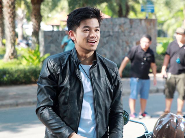 Phim - Clip Trọng Hiếu cưỡi mô-tô trong 'Em là bà nội của anh'