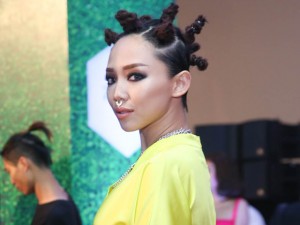 Đời sống Showbiz - Tóc Tiên gây shock với tạo hình 'nổi loạn' trên thảm đỏ