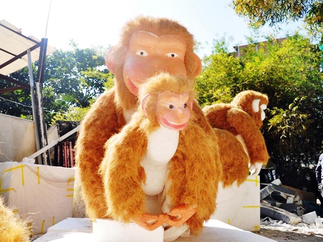 Tin tức trong ngày - Bầy khỉ “khủng” sắp xuất hiện ở đường hoa Sài Gòn