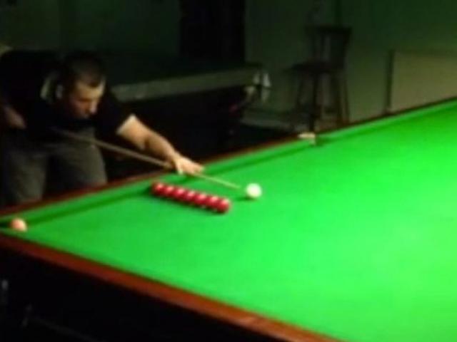 Thể thao - Bi-a: Cú đánh "để đời" của cơ thủ nghiệp dư