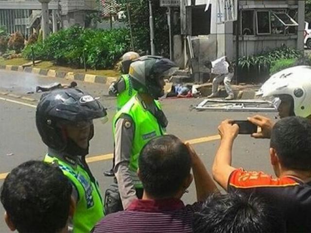7 vụ nổ liên hoàn rung chuyển thủ đô Indonesia