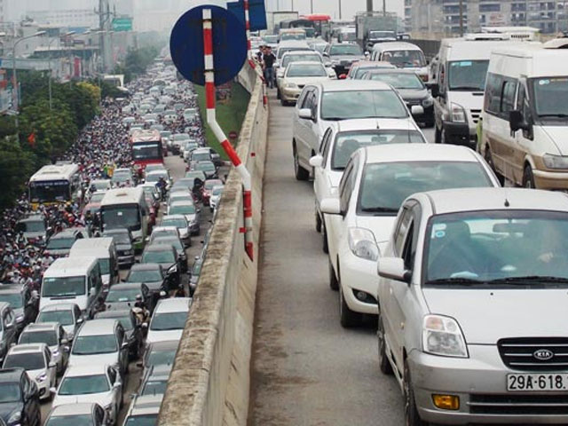 Tin tức trong ngày - Hà Nội "quyết" hạn chế xe cá nhân
