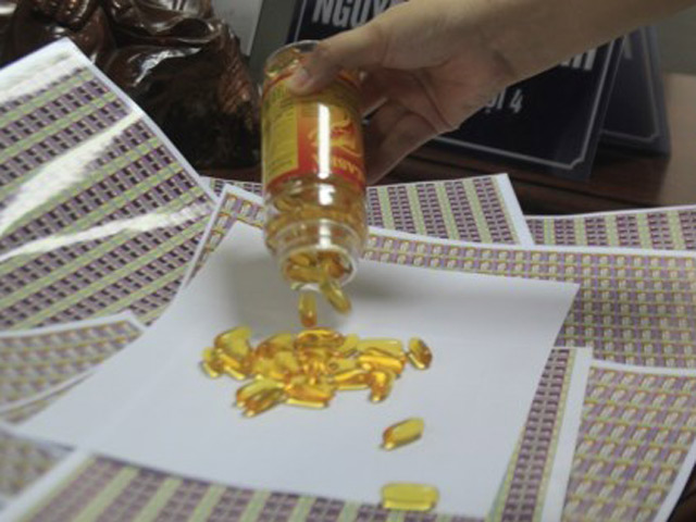 Tin tức trong ngày - Bắt lô dầu cá Omega 3 giả do Trung Quốc sản xuất
