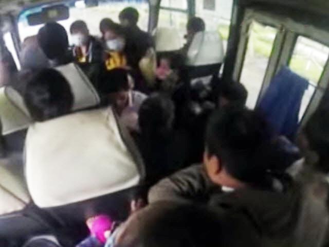 Tin tức trong ngày - Hãi hùng xe khách “nhồi người” từ Huế vào Đà Nẵng