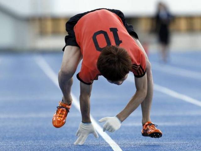 Thể thao - Kỷ lục quái đản: Chạy bằng tứ chi vô địch thiên hạ