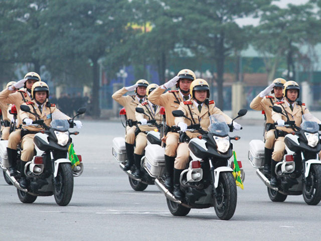 Tin tức trong ngày - CSGT 7 tỉnh tham gia phân luồng giao thông dịp Đại hội Đảng