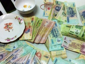 Pháp luật - Hà Nội: Cảnh sát đột kích sới bạc &quot;khủng&quot; trong chung cư