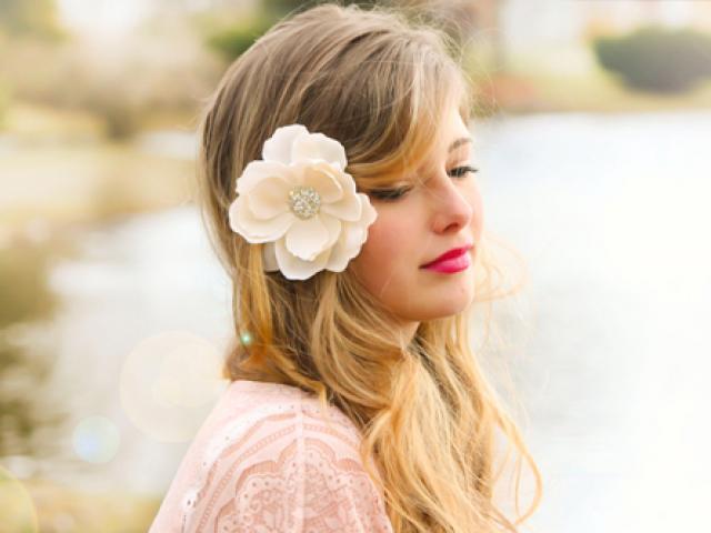 Thơ tình: Cài hoa trên tóc em