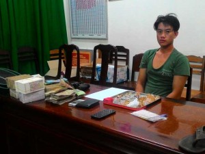 Nửa đêm đột nhập nhà sách trộm khối tài sản “khủng”