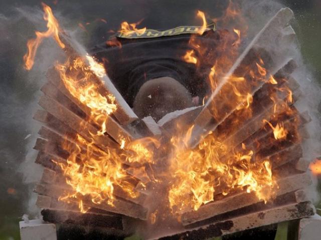 Thế giới - 14 hình ảnh huấn luyện quân sự khắc nghiệt nhất thế giới