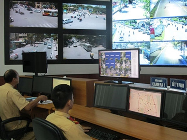 Tin tức trong ngày - Phạt “nguội” 5 xe biển đỏ, 2 xe biển xanh tại Hà Nội