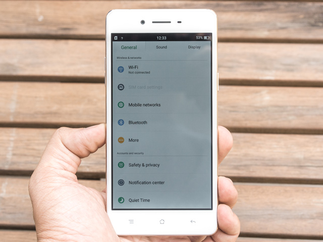 Dế sắp ra lò - Trên tay chiếc Oppo F1 thiết kế nguyên khối