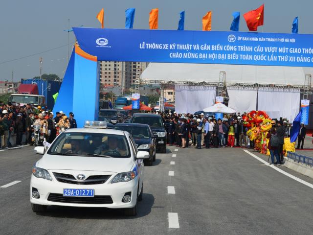 Tin tức trong ngày - Ngắm cầu vượt thép lớn nhất Thủ đô trong ngày thông xe