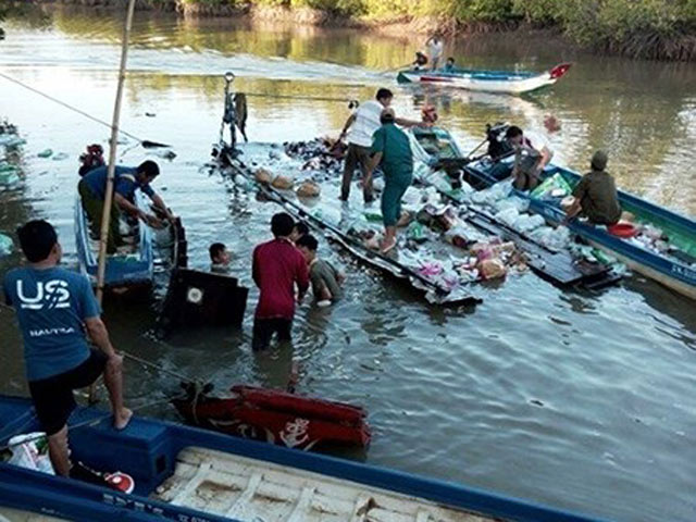 Tin tức trong ngày - Nổ bình gas trên ghe, hai vợ chồng nguy kịch