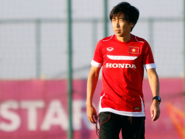 Bóng đá - HLV Miura "thơ thẩn" ở buổi tập cuối cùng U23 VN