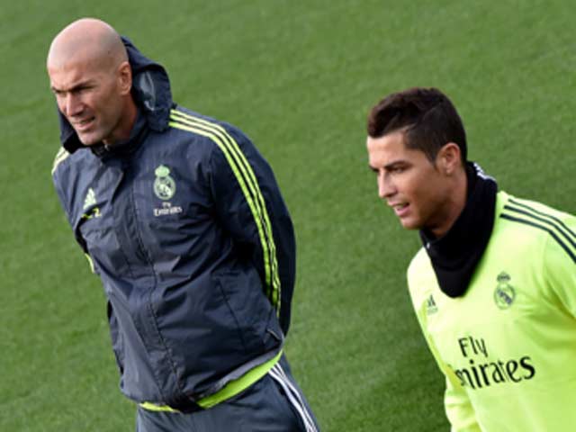 Bóng đá - Giải nghệ, Zidane vẫn dạy Ronaldo cách đá phạt