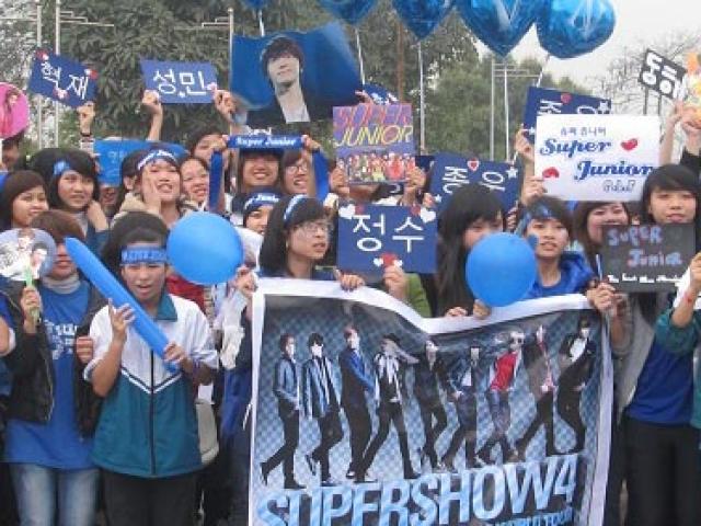 Bạn trẻ - Cuộc sống - Đáng buồn 'văn hóa' cuồng thần tượng của giới trẻ