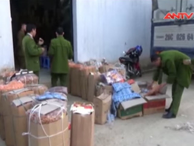 Thị trường - Tiêu dùng - Phát hiện cơ sở bánh kẹo “đầu độc” trẻ em ở Sơn La