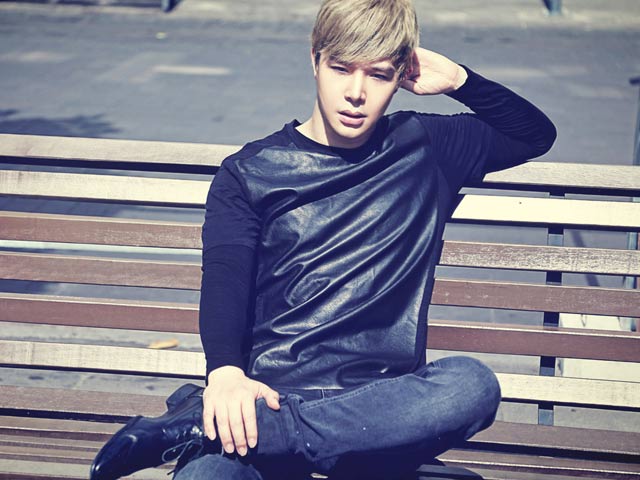 Ca nhạc - MTV - Nathan Lee 'chất lừ' với đồ hiệu xuống phố