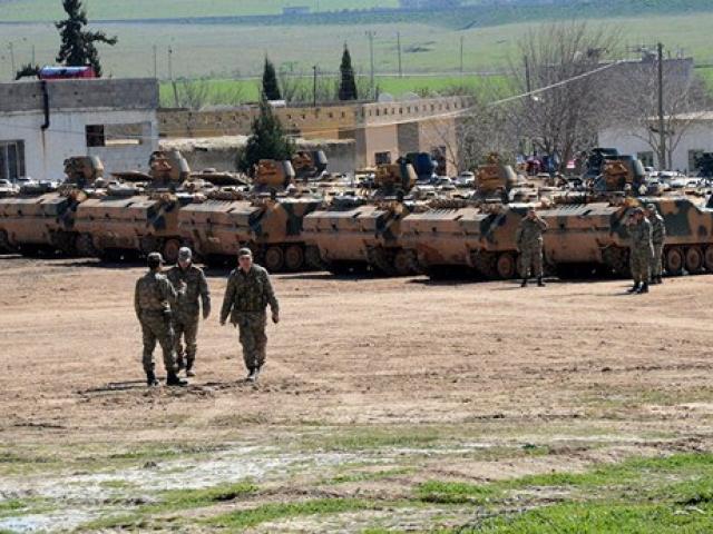 Thế giới - Thổ Nhĩ Kỳ đã dồn quân dọc biên giới Syria