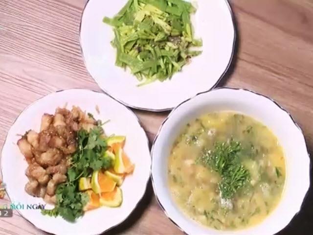 Ẩm thực - Bữa tối lạ miệng với hoa huệ xào vỏ mướp, thịt kho cam